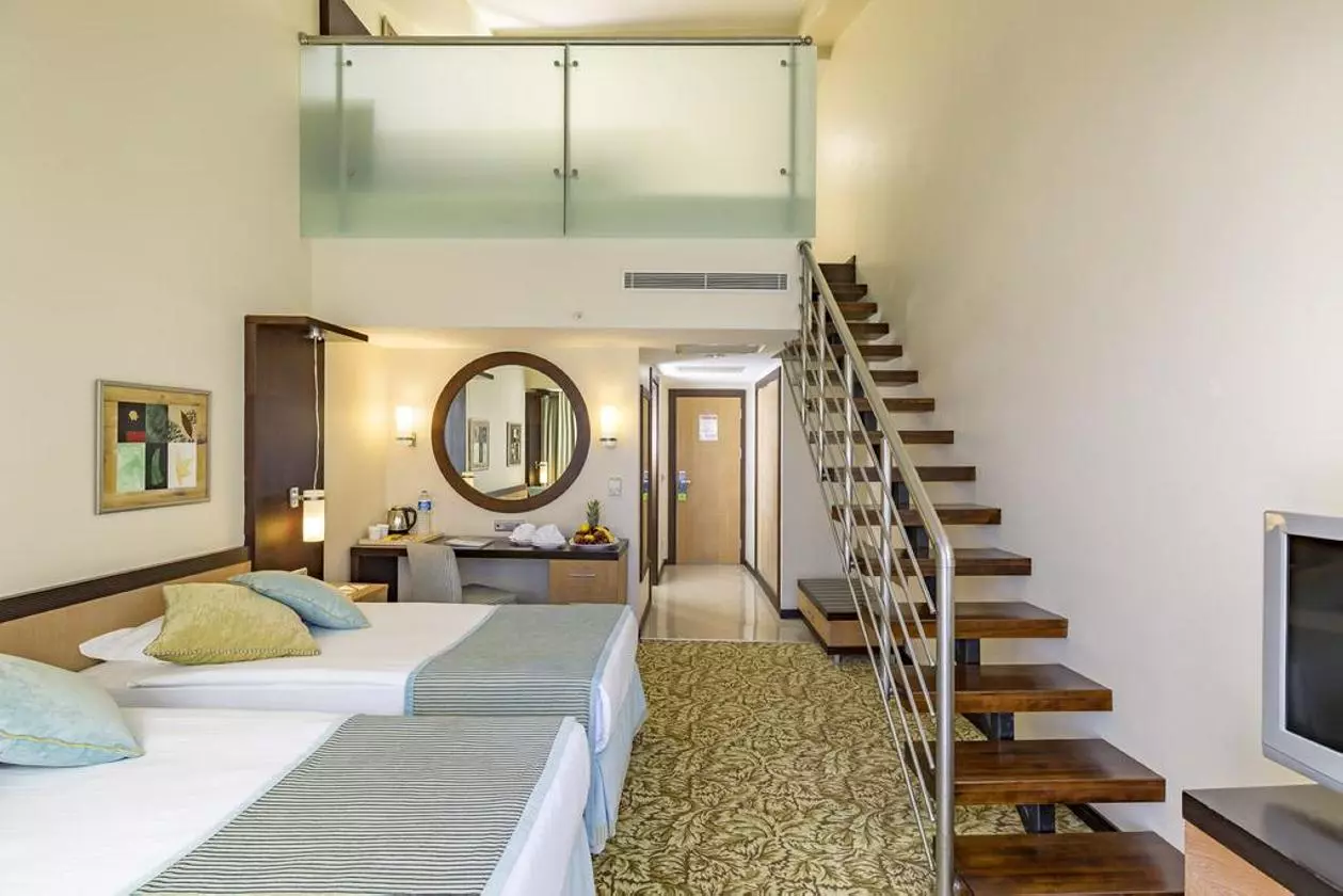 ROYALWING_SHABAVIZ (30).jpg